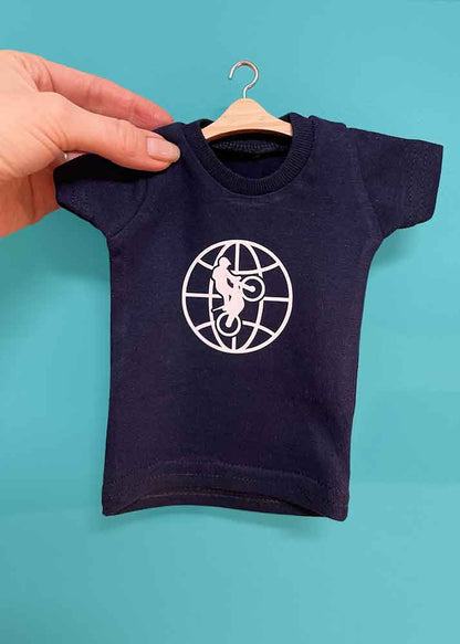 Mini-T-Shirt Geschenkgutschein in Blau von Vorne