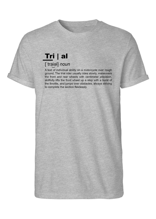 Graues Shirt mit der Definition von TRIAL in schwarzer Schrift