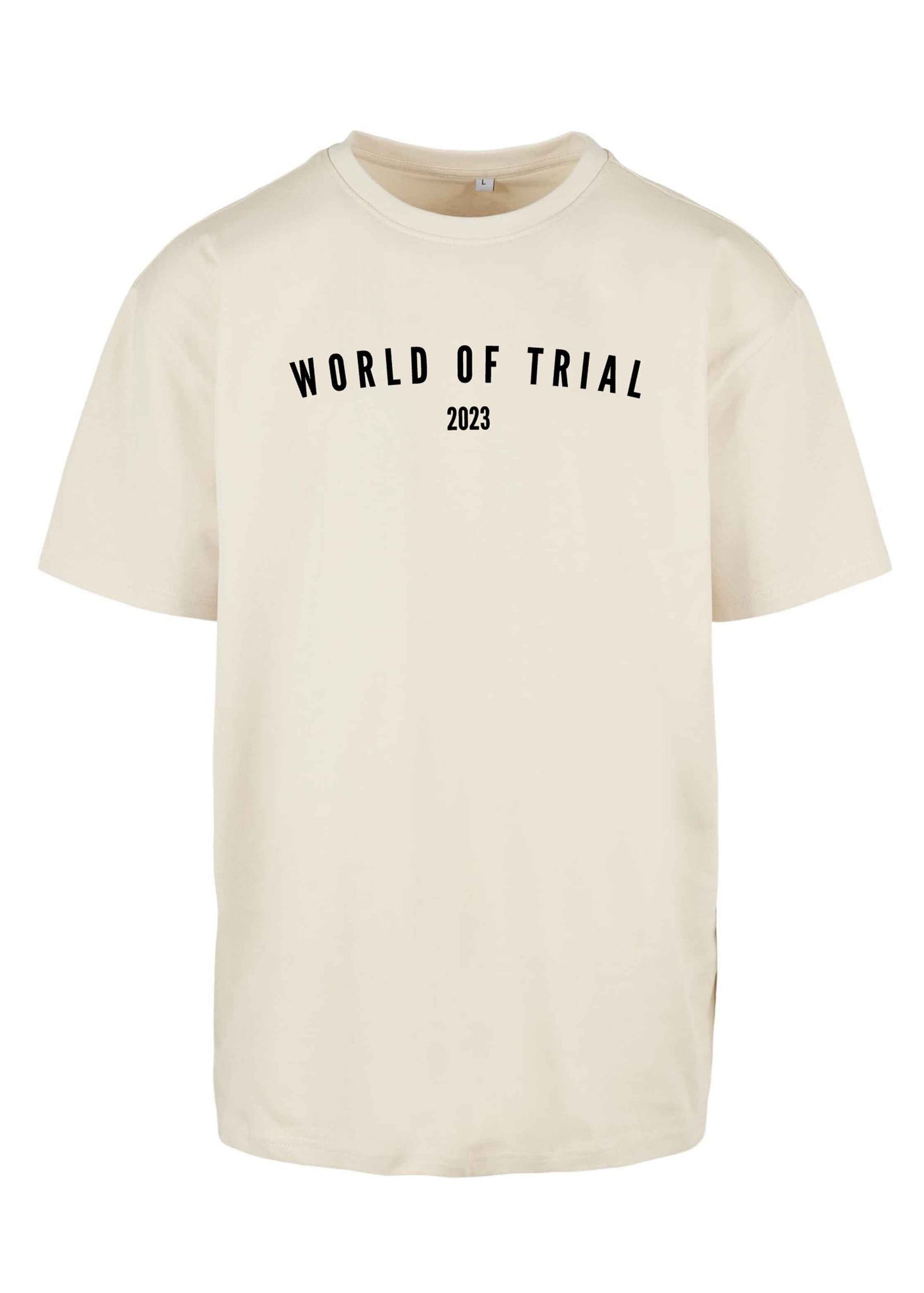 Oversize T-Shirt in Farbe Sand mit World of Trial Schriftzug 2023