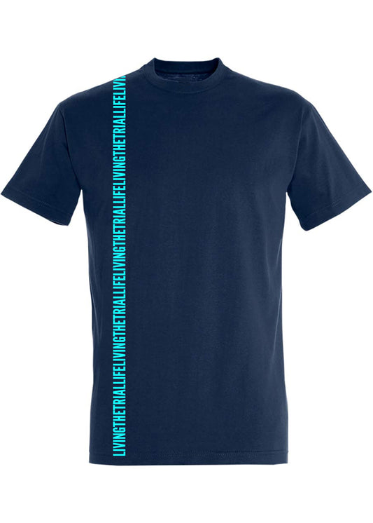 Vertikaler Schriftzug LIVING THE TRIAL LIFE - Mint auf Navy.