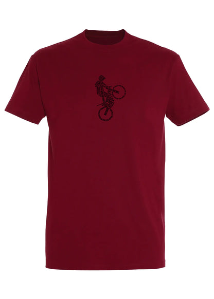 Rotes Shirt mit Trialer aus verschiedenen Begriffen