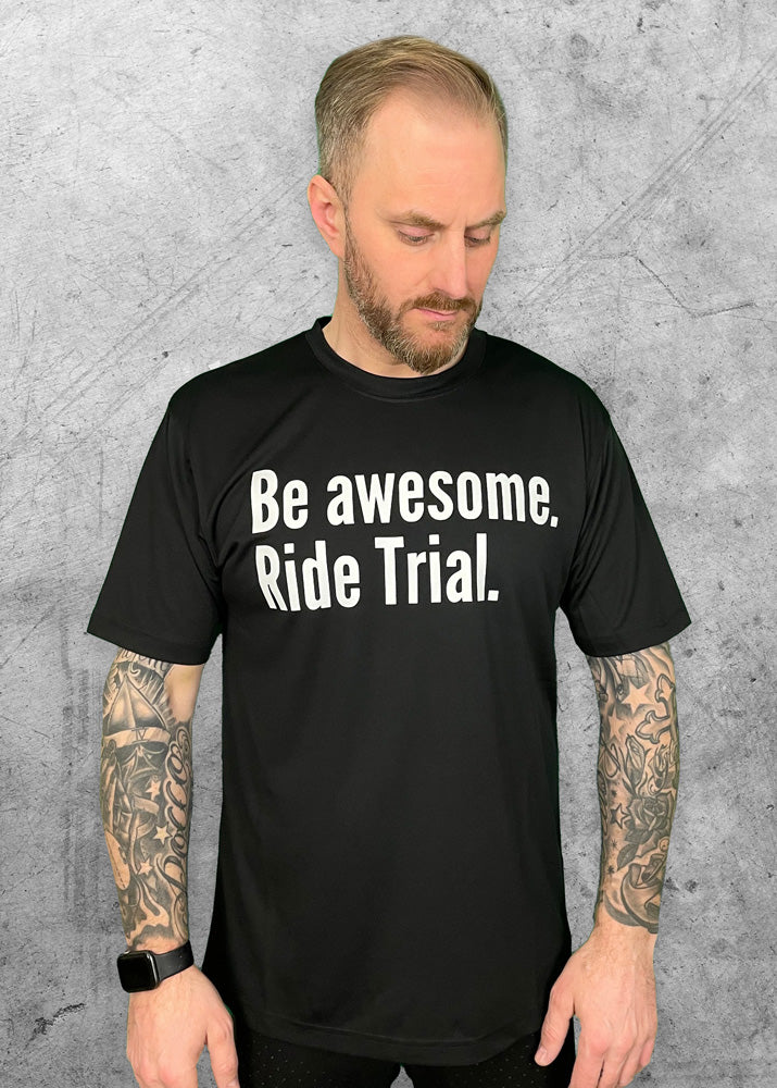 World of Trial Men Trainingsshirt "Awesome" in Schwarz mit Schriftzug: Be awesome. Ride Trial.